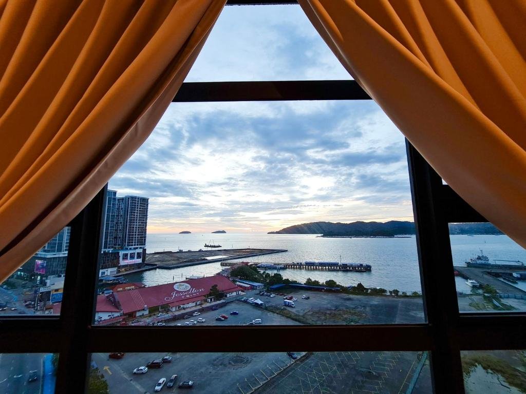 Sabah travel adventure kota kinabalu Sunset Seaview Vacation Condos Jesselton Quay 5